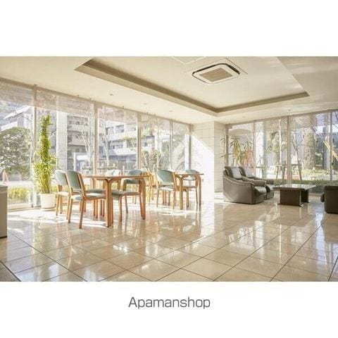 ロハス江坂の玄関写真