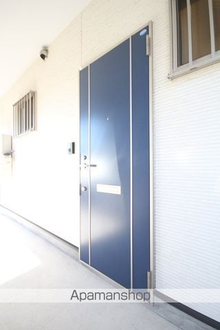 曽於市 2階建 築10年の玄関写真