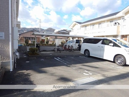 キャプリコートＡ[1K/35.98m2]の駐車場2