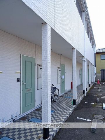 ホワイトキャッスル六丁の目ビレジA棟の玄関写真