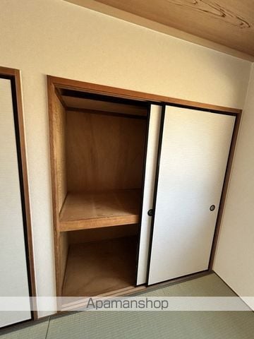 SurplusワイズハウスIIの内装写真
