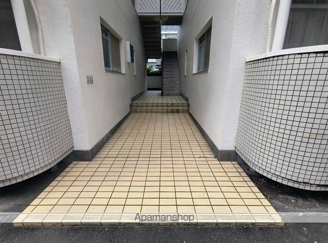 いとまんマンションの玄関写真