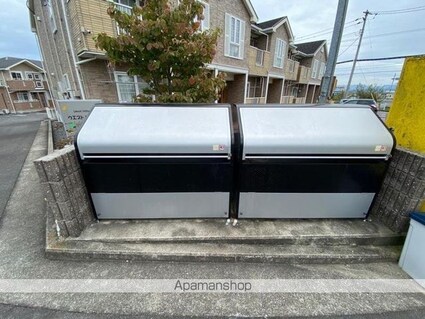香川県高松市西山崎町[2LDK/57.02m2]の共用部1