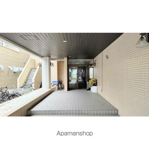 ローヤルハイツ月寒東5の玄関写真