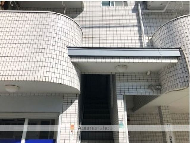 西新ロイヤルハイツの外観写真