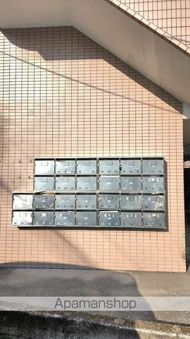 シャンポール南郡元の玄関写真