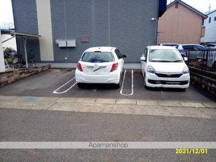 レオパレスライト３３９[1K/22.33m2]の駐車場