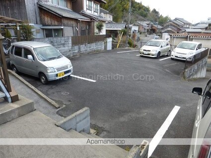 ハイスクエア湖南[1K/18.55m2]の駐車場1