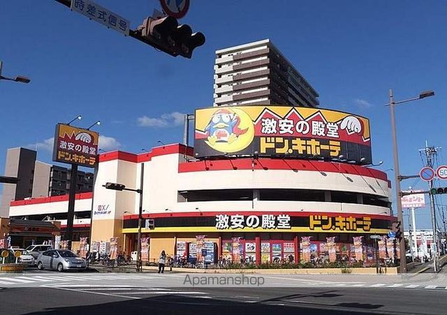 スペースコロニーの周辺写真