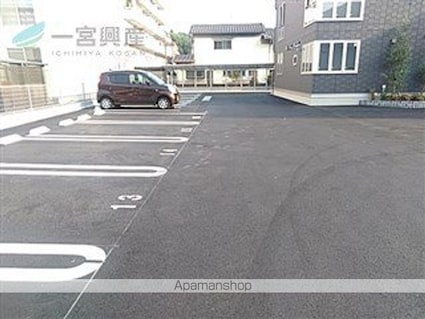 レジデンスＳＵＭＩＨＯＵ[2LDK/57.96m2]の駐車場2