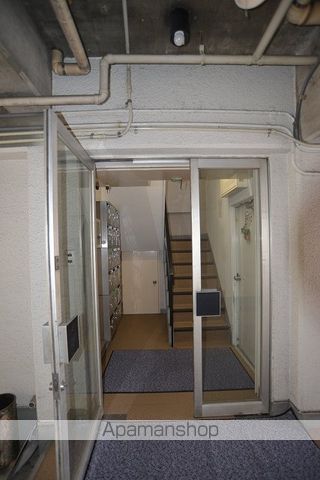 小山ビルの玄関写真