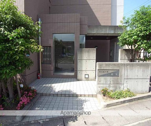 ルミエール森東の玄関写真