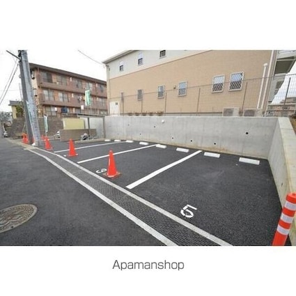 フォレストメゾン増尾台[1SLDK/61.69m2]の駐車場