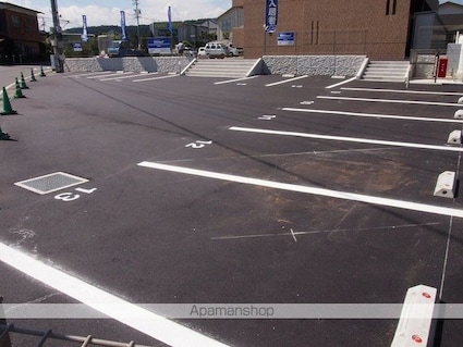 グランツ[1K/29.7m2]の駐車場1