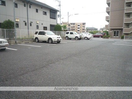 滋賀県草津市東矢倉１丁目[2DK/49.68m2]の駐車場2