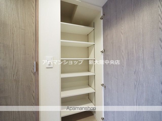 コンフォリア・リヴ淡路の内装写真