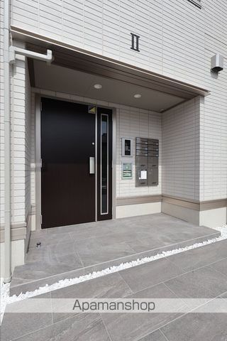 エマーブルMグラン II棟の玄関写真
