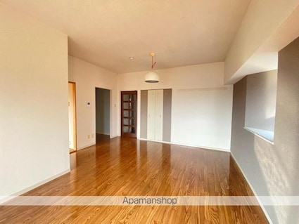 Ｃｒｅｓｔ　ＣｏｕｒｔＫ２[2LDK/69m2]の内装2