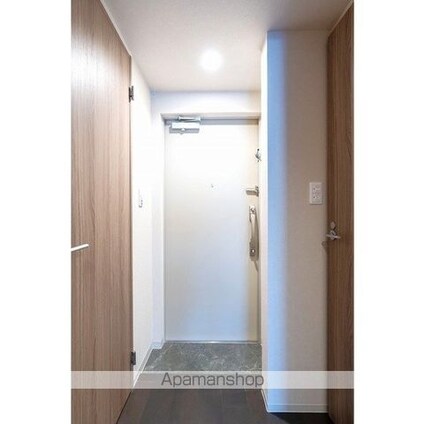 ウェルスクエア西新宿五丁目[2LDK/44.37m2]の玄関