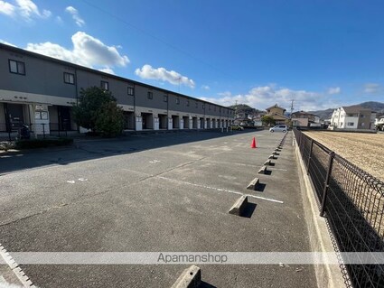 レオパレスメゾン　ジュ　クール[1K/23.61m2]の駐車場