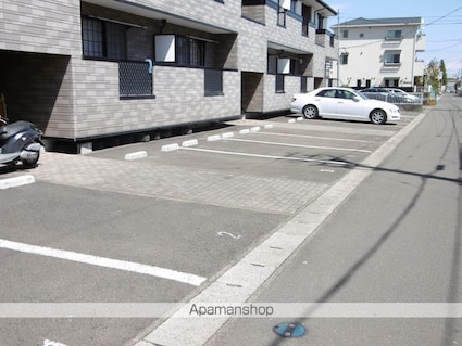 ナヴィール萩１号館[1DK/32m2]の駐車場