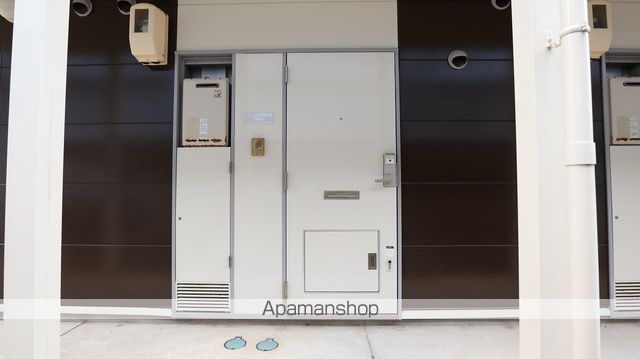 レオパレスプルメリアBの玄関写真