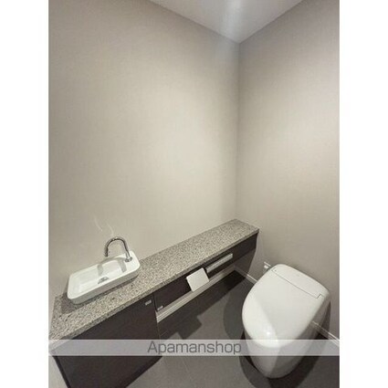 東京都港区麻布台１丁目[4LDK/117.12m2]のトイレ