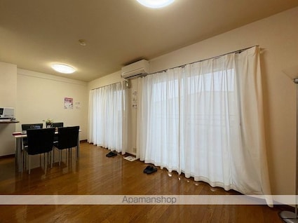 ロイヤル・シャトー一番館[3LDK/66m2]のリビング・居間