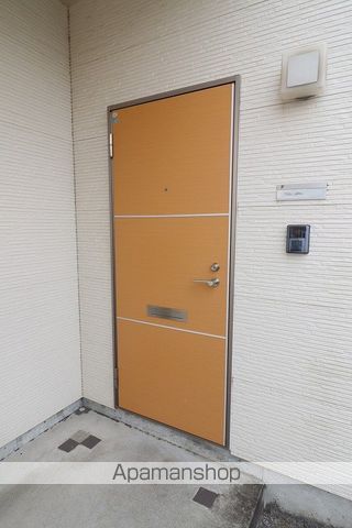 徳島市 2階建 築18年の玄関写真