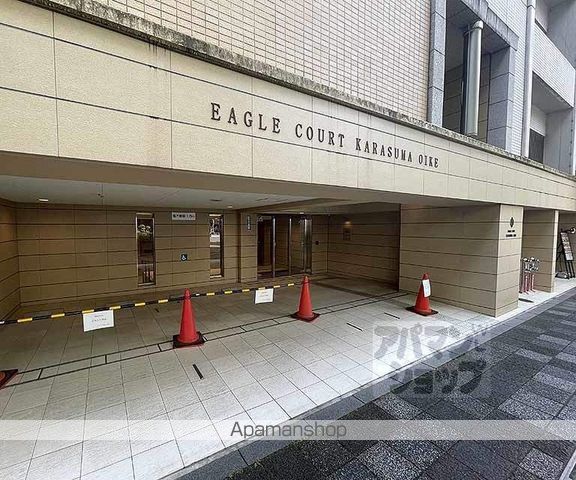イーグルコート烏丸御池の玄関写真