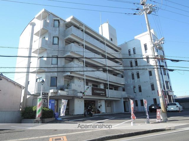 萬ビルの外観写真