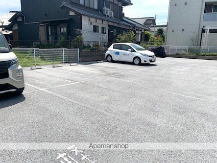 ルミエール[2LDK/63.62m2]の駐車場2