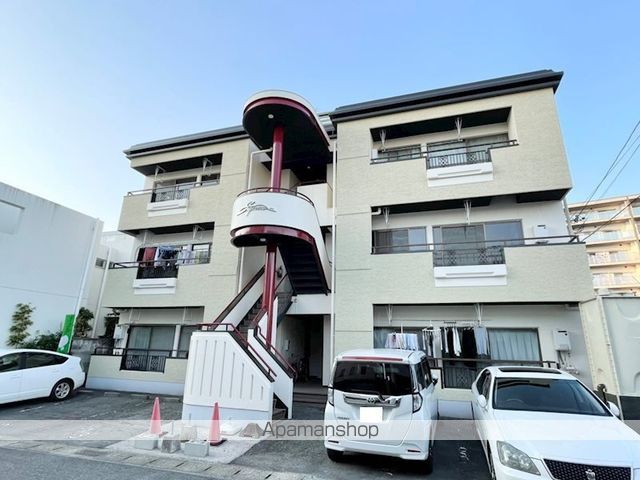 Supremeマンションの外観写真