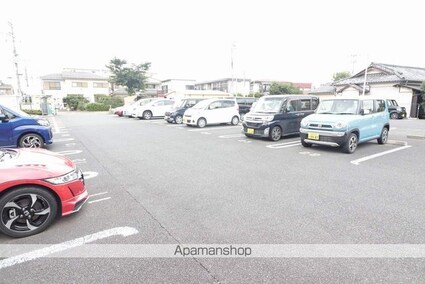 ベリーコート[2LDK/53m2]の駐車場1