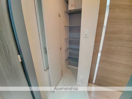 ｍｉｃ　ＳＥＮＫＡＷＡ[1LDK/40m2]の玄関