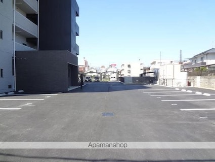 ＴＲＥＮＴＥ　ＬＵＭＩＥＲＥ[2LDK/63m2]の駐車場2