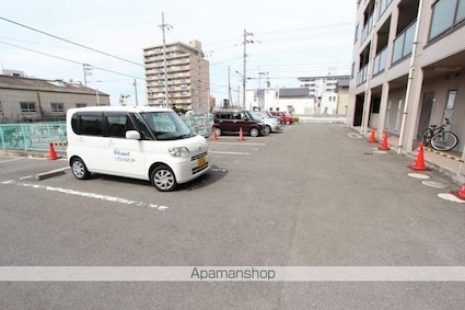 フィネス中屋敷[2K/27.39m2]の駐車場
