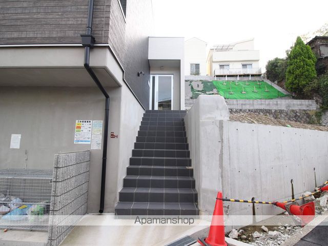 モダンアパートメント枚方岡山手の玄関写真