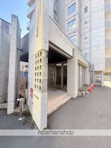 リライエンス円山の玄関写真