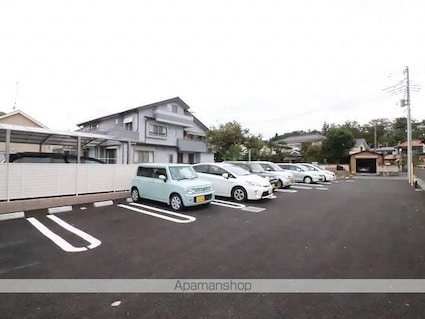 グランプラトⅤ[1LDK/46.06m2]の駐車場