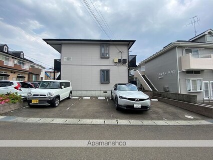 シャーメゾン・ソレーユ[1LDK/35m2]の駐車場