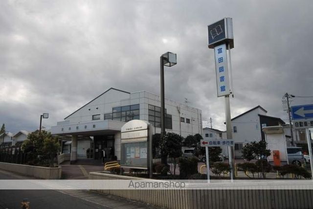 アンプルール リーブル ゴールドクレストの周辺写真