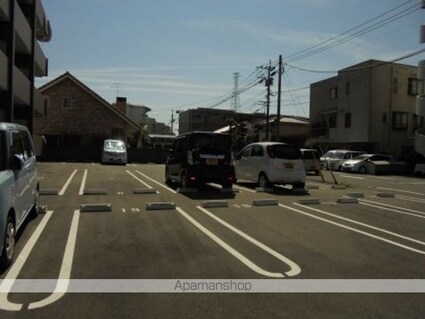 Ｒｉｖｅｒｓ　Ｃｏｕｒｔ[1LDK/43.35m2]の駐車場