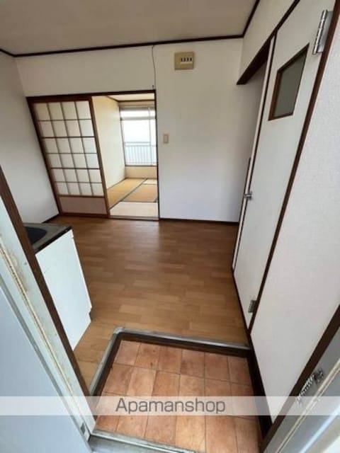 和歌山県和歌山市六十谷[2K/30.42m2]の玄関