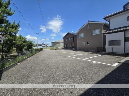 レオパレスウォーターロード[1K/23.18m2]の駐車場2