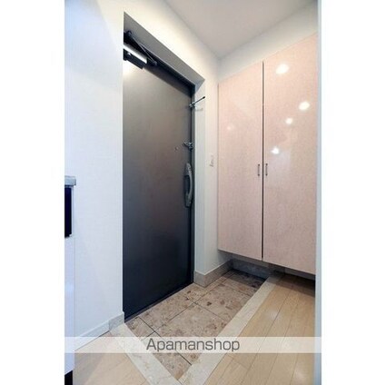 東京都新宿区余丁町[1K/21.34m2]の玄関