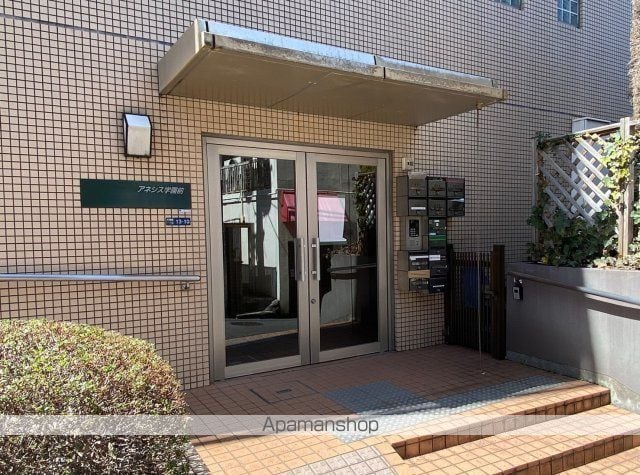 アネシス学園前の玄関写真