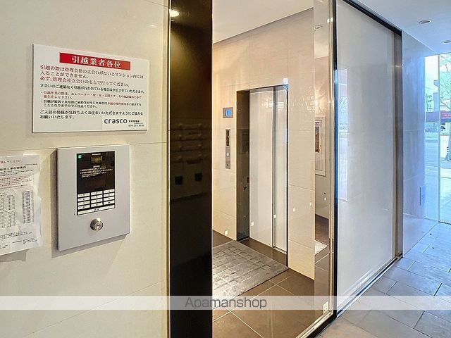ファースト・レーベン金沢駅西の玄関写真