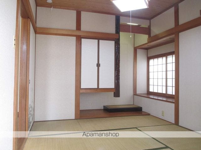 名張市 2階建 築47年の内装写真