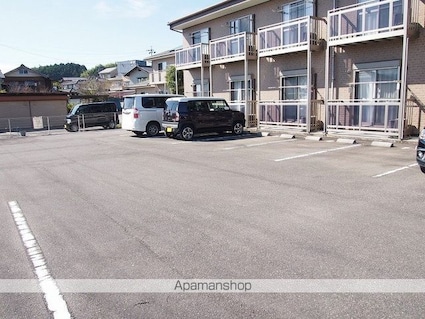 コリーヌ　ヴィラージュ[1K/30.94m2]の駐車場